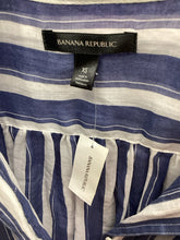 Load image into Gallery viewer, Banana Republic Size xs Blue &amp; White Blazers