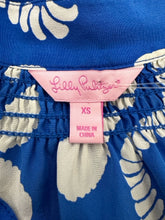 Load image into Gallery viewer, Lilly Pulitzer Size xs Blue Top