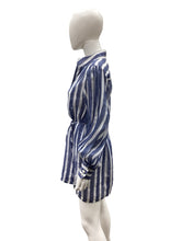 Load image into Gallery viewer, Banana Republic Size xs Blue &amp; White Blazers