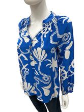 Load image into Gallery viewer, Lilly Pulitzer Size xs Blue Top